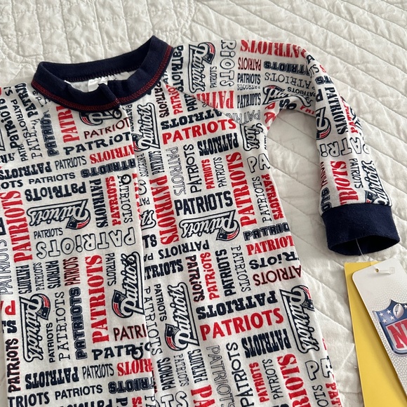 NWT NFL Team Apparel New England Patriots Baby Sleeper Onesie 12 Months - Picture 2 of 9